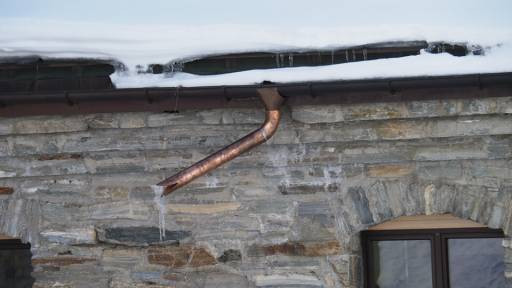 Understanding the Risks of Plumbing and Frozen Pipes