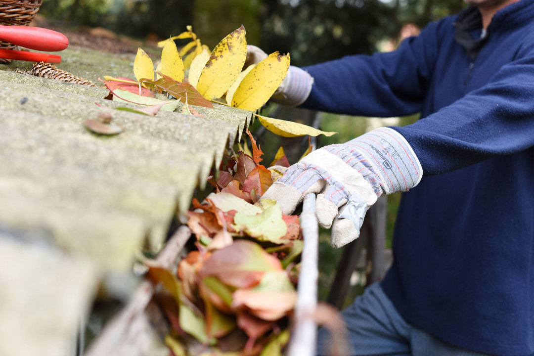 4 Ways to Keep Your Gutters Clear