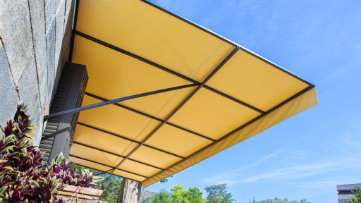 Choosing the Right Awning Material: Fabric, Metal, or Retractable Options for Bu