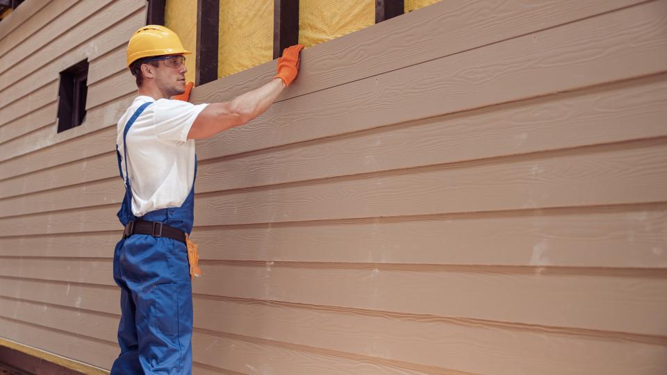 DIY Siding Repairs vs Professional Replacement: Where to Draw the Line